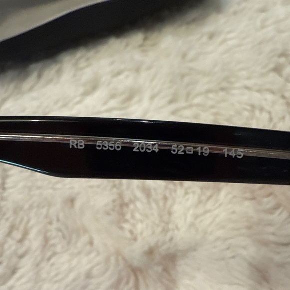 Ray-Ban eyeglass frames - Picture 2 of 3